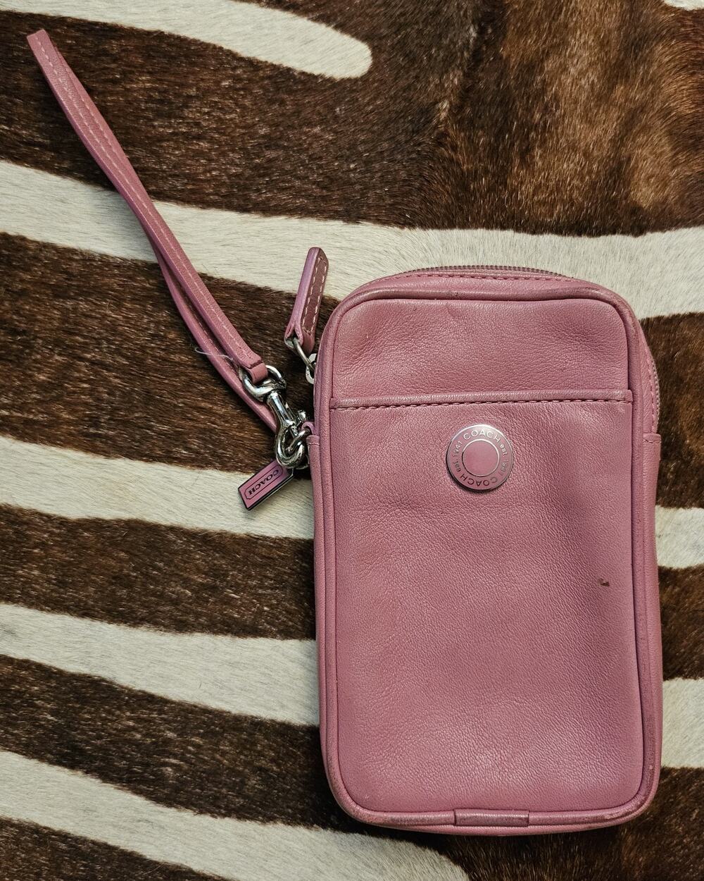 Vintage Y2K Coach Purse Wallet Pink Women’s Ladies Girls Wristlet Zipper